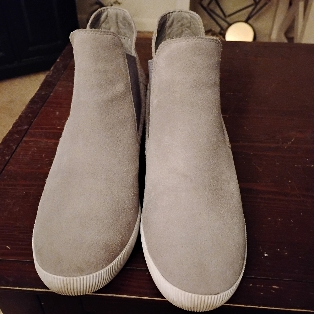 Like New Gray Suede Sorel Ankle Boots Size 9.5